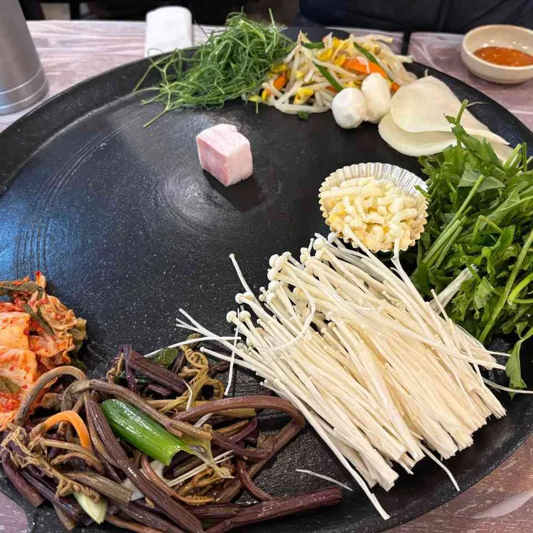 더덕솥뚜껑삼겹살 대표 사진