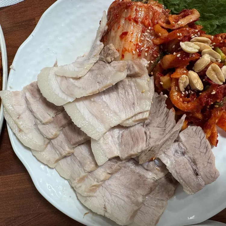 장군굴보쌈 사진