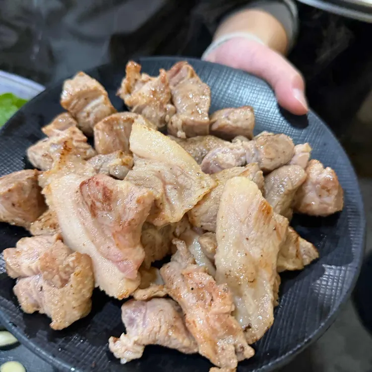 꽃돼지연탄구이 사진