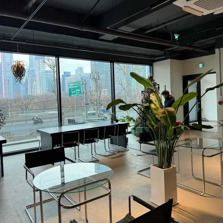 갤러리 카페 밤 대표 사진