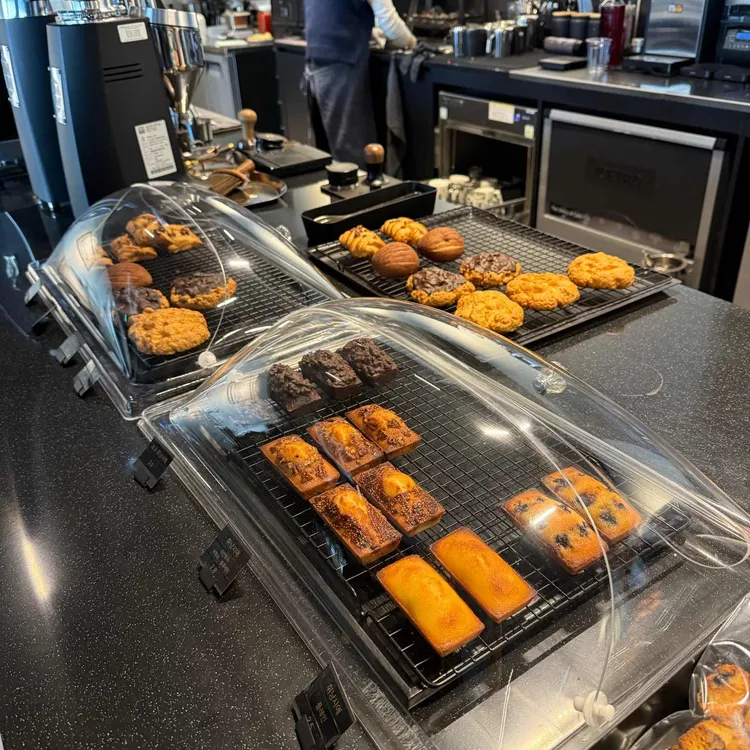 갤러리 카페 밤 대표 사진