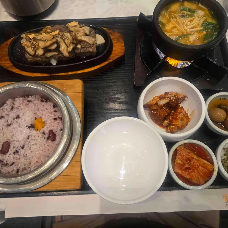 오분자기뚝배기 반상