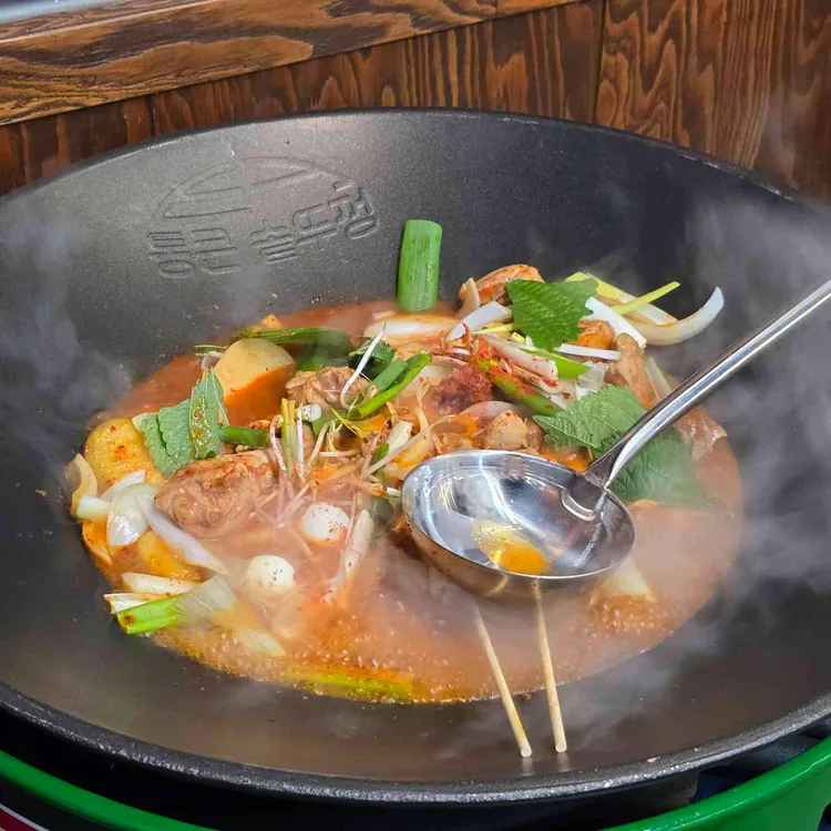 통큰솥뚜껑닭볶음탕 대표 사진