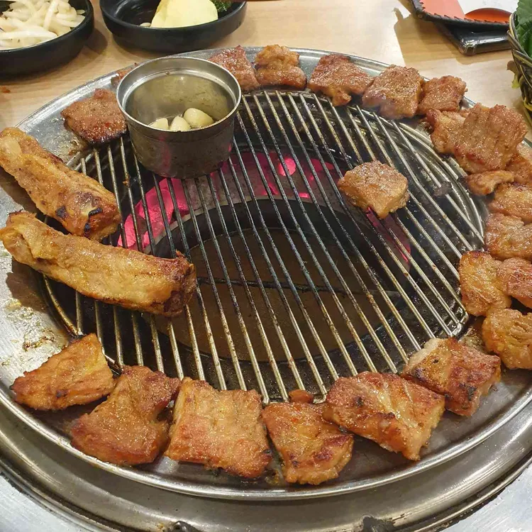 흥부골숯불돼지왕갈비 사진