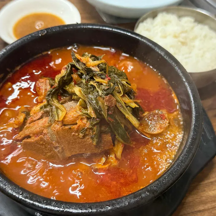 푸짐한왕뼈감자탕 대표 사진