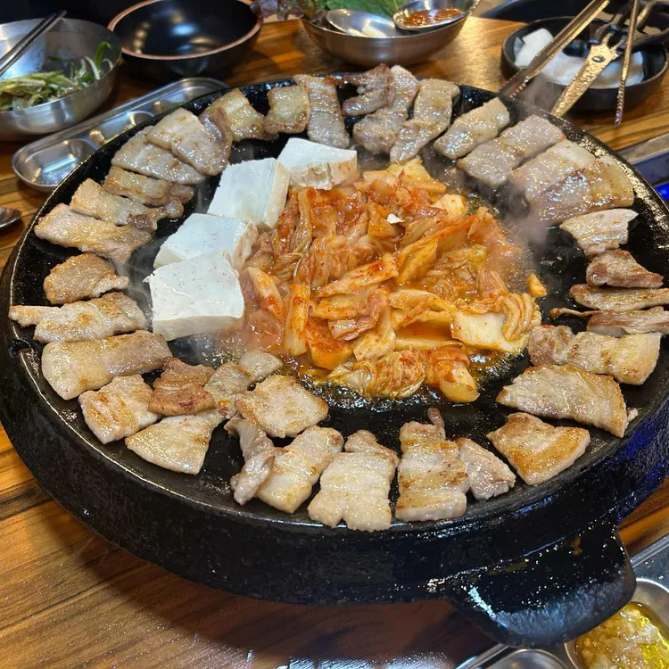 무쇠김치삼겹 대표 사진