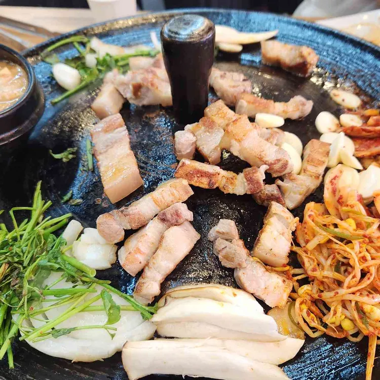 유정아 솥뚜껑오겹살 대표 사진