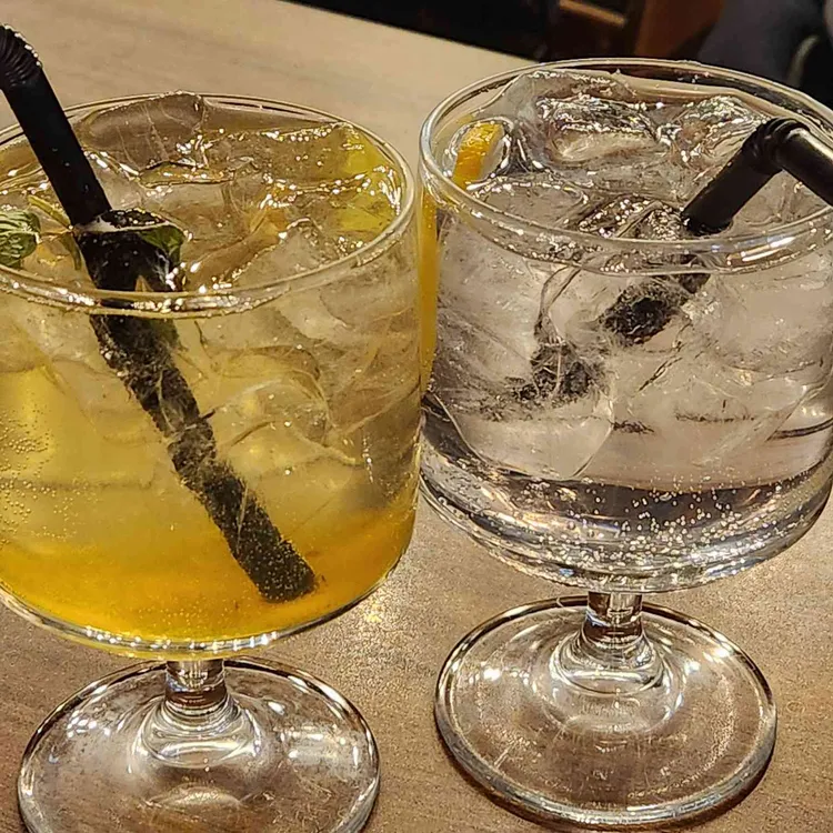 1979 LP LIVE PUB 대표 사진