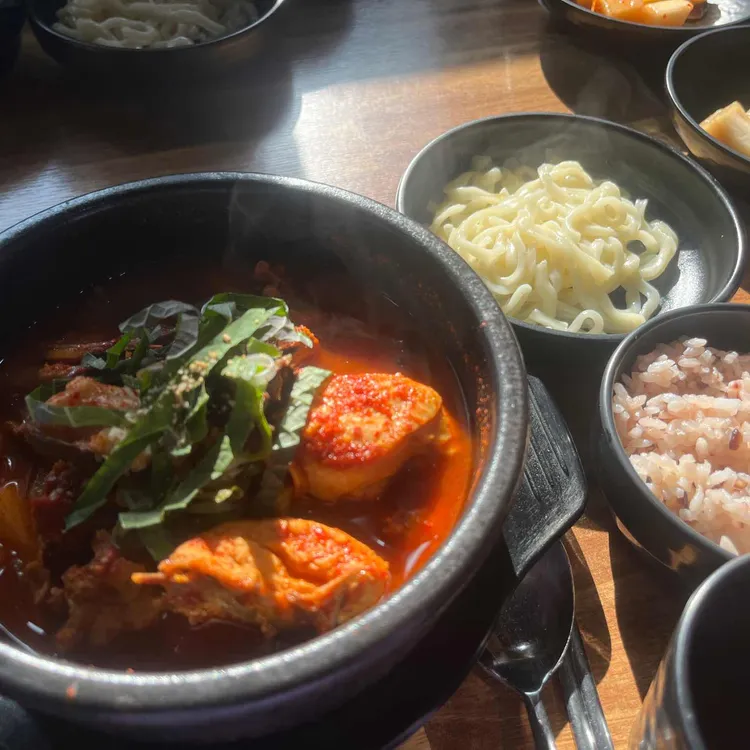 홍가네능이닭칼국수 대표 사진