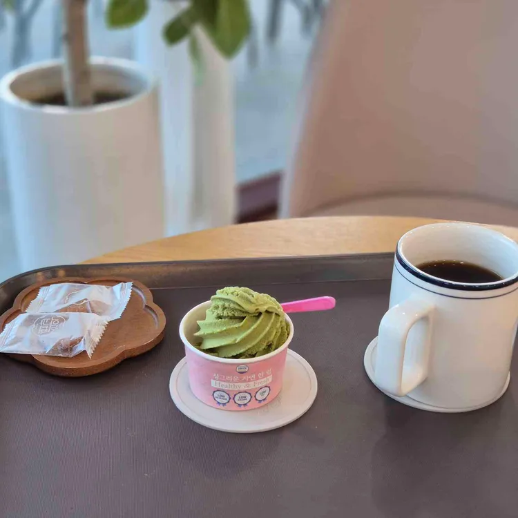 꽃돌 카페 대표 사진