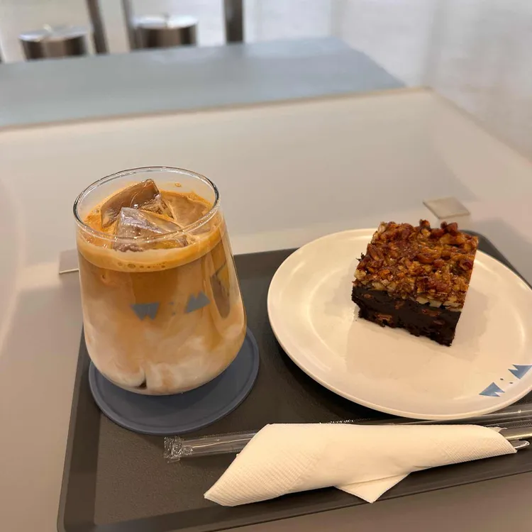 카페 움 대표 사진