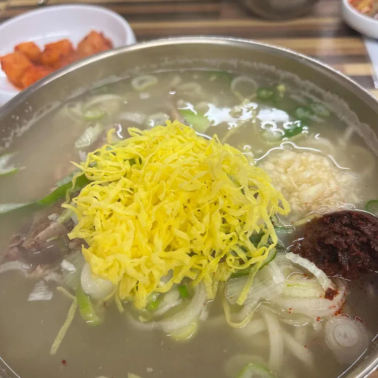 평이담백 뼈칼국수 사진