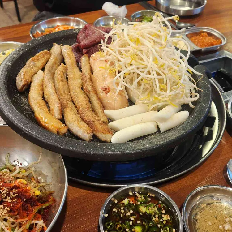 큰집막창&생고기 대표 사진