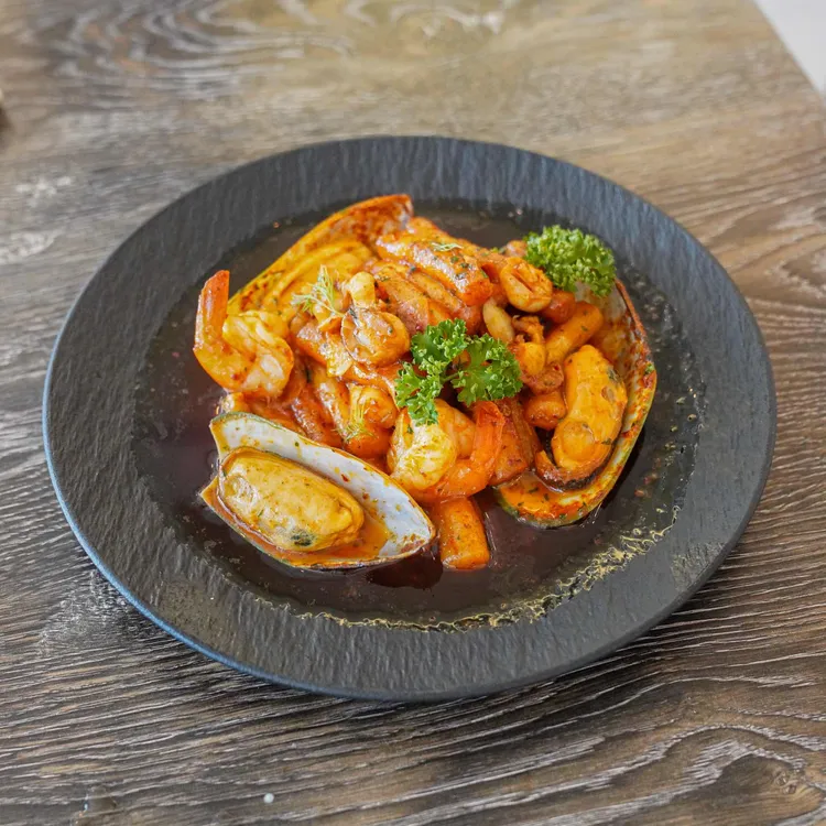 더 가즈믹 테이블 사진