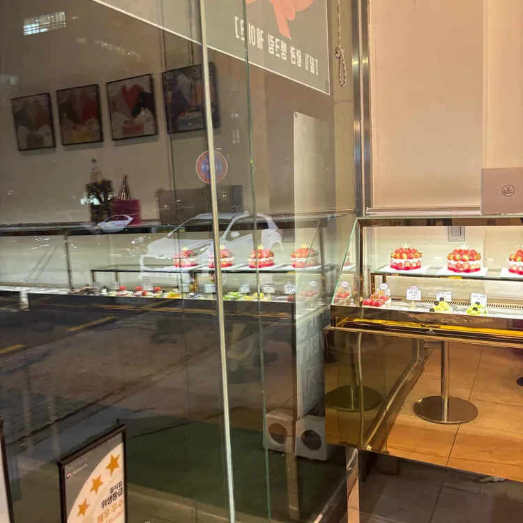 퀸즈퀸즈 대표 사진