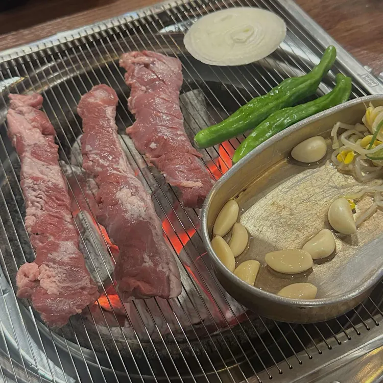최군네 숯불구이 대표 사진