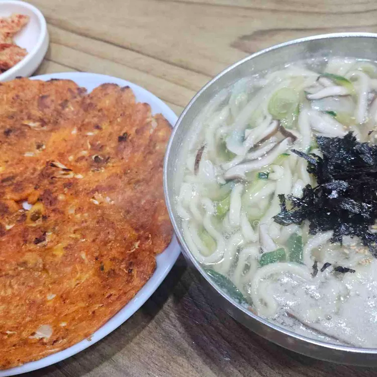 버섯칼국수 사진