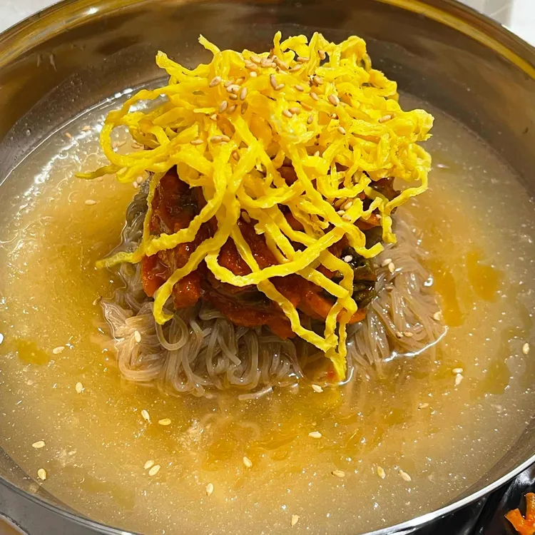 불타 웃는 도야지 대표 사진