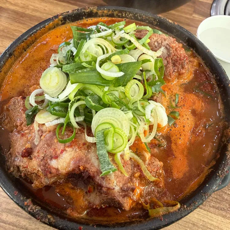 방가삼대얼큰한뼈해장국 사진