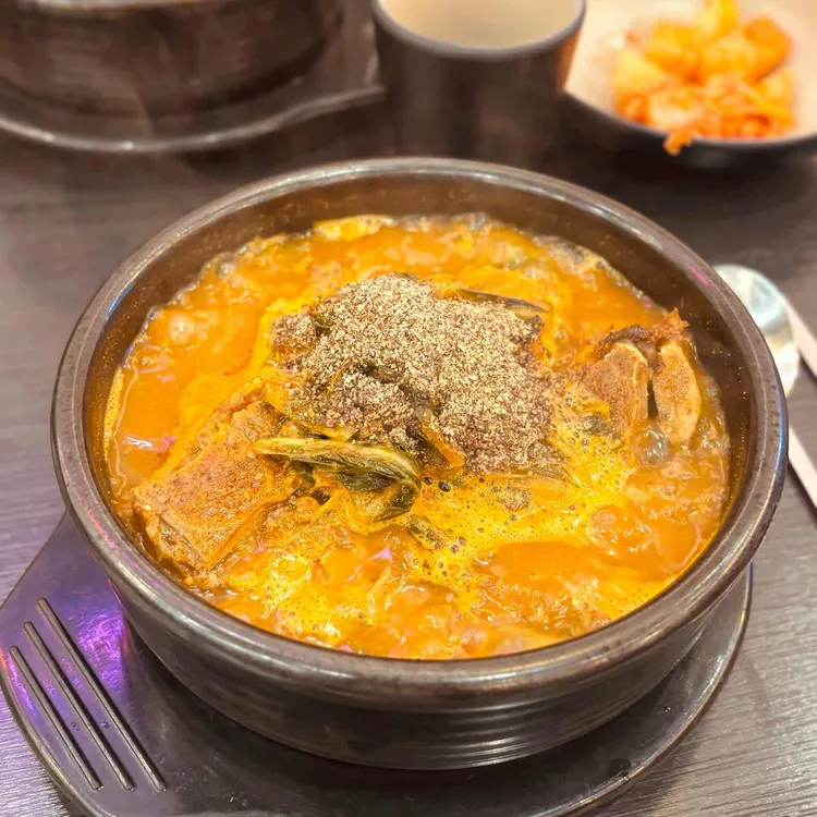 숯불뼈구이 핫뼈감자탕 사진