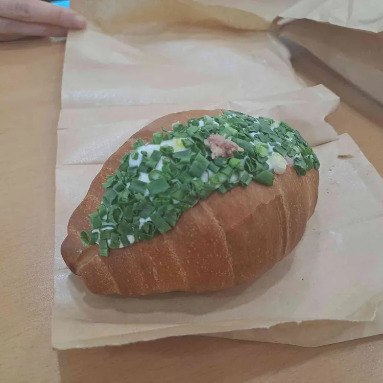 어몽더브레드 대표 사진