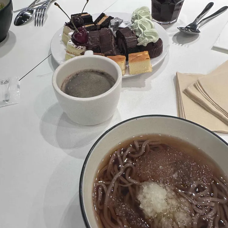 애슐리퀸즈 대표 사진