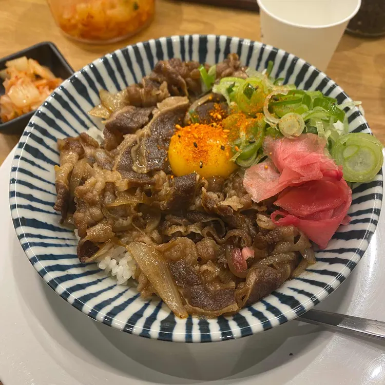 멘노아지 대표 사진