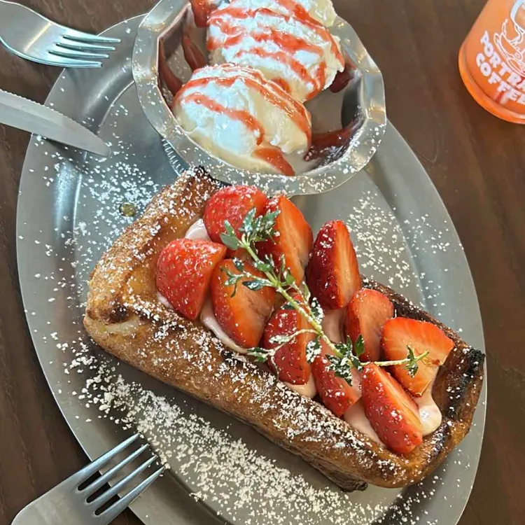 포트레이트 커피바 사진