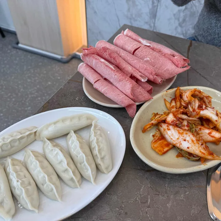 봉주로얼크니손칼국수 대표 사진