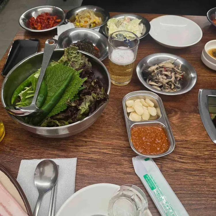 앙심품은도야지 대표 사진