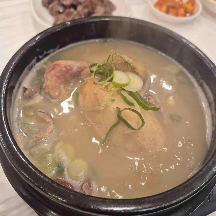 청송약수삼계탕 대표 사진