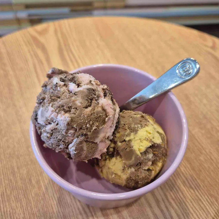 배스킨라빈스 대표 사진