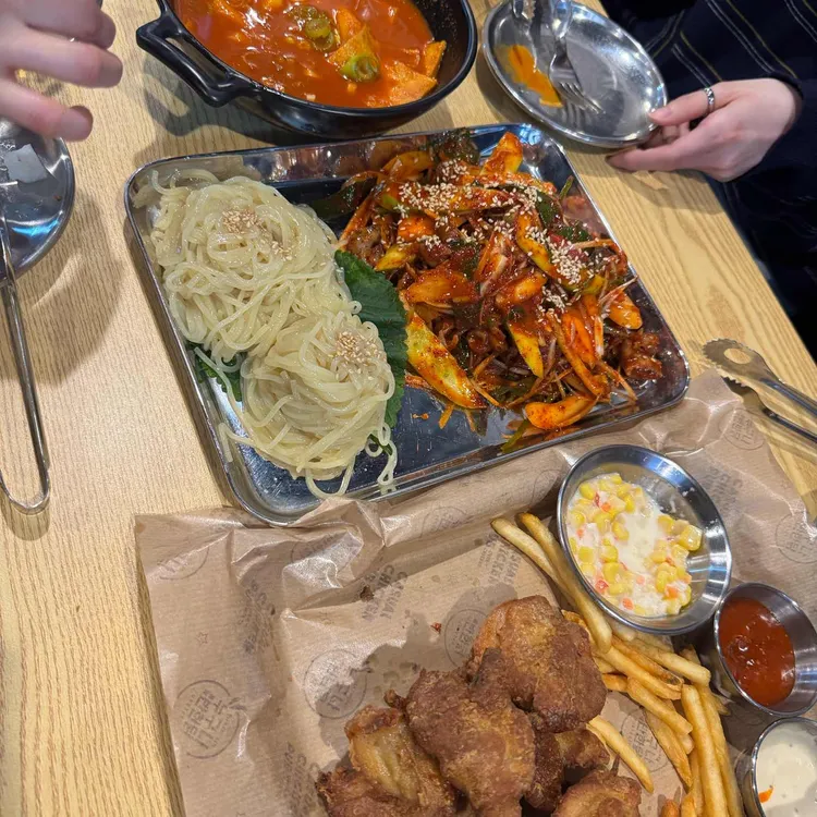 누구나홀딱반한닭 대표 사진