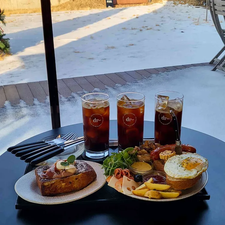 디어라운더 커피앤바 대표 사진