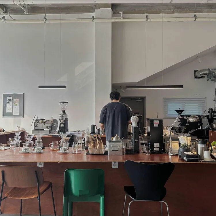 코모레비 로스터리 대표 사진