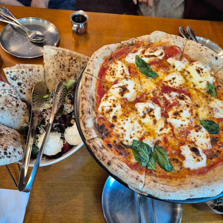 핏짜굽는언니 사진