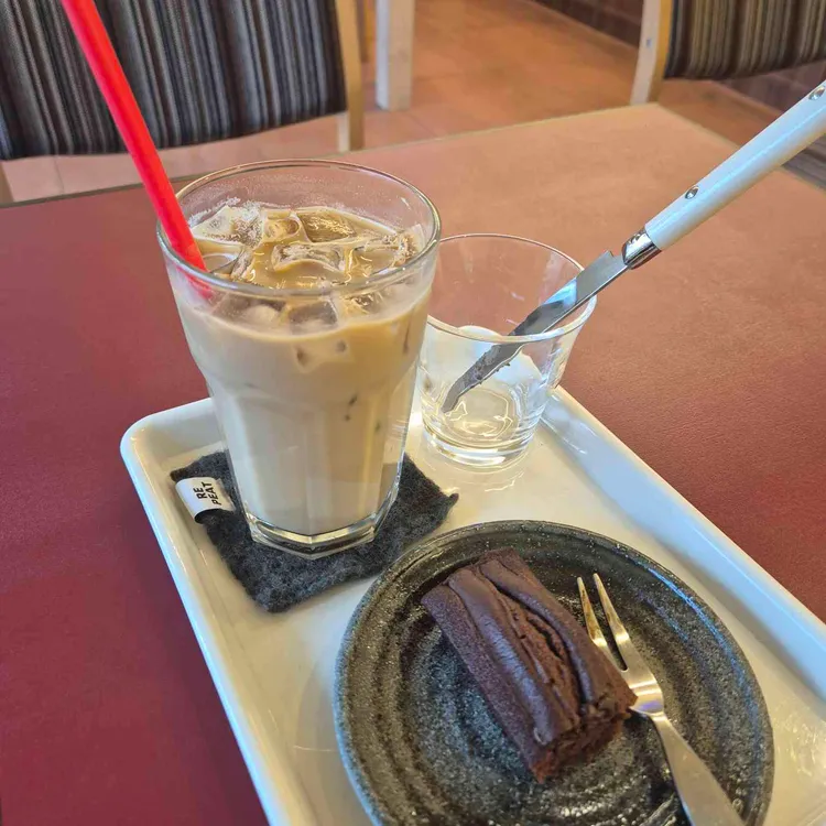 카페에드모어 대표 사진