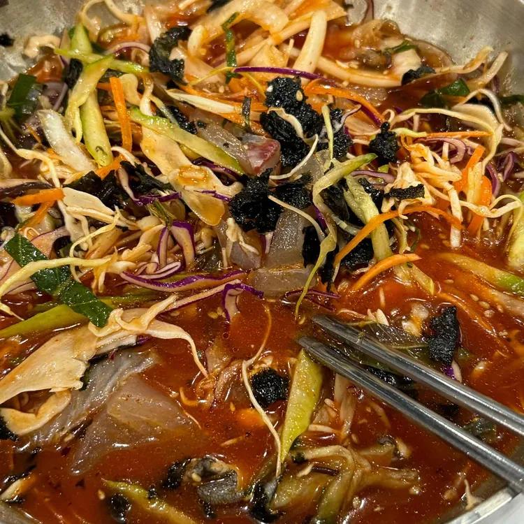 크랩을 넣은 참나물 크림 파스타