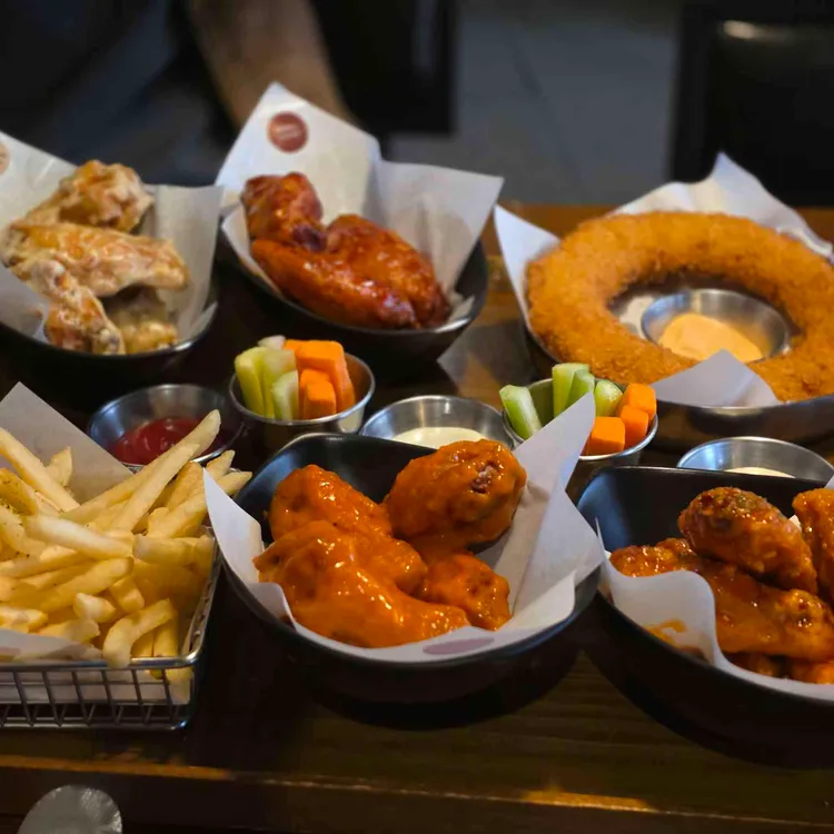 네키드윙즈 사진