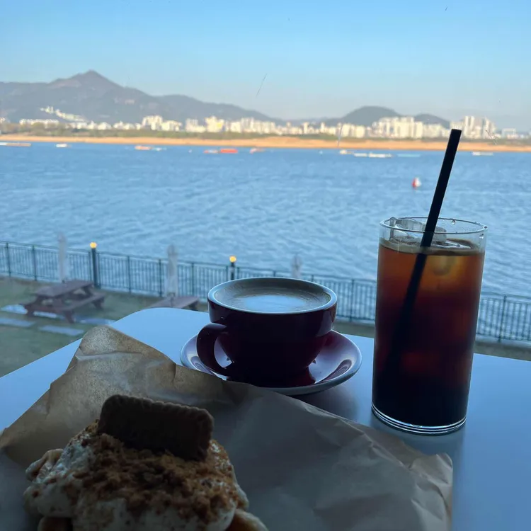 어라우즈로스터리 사진