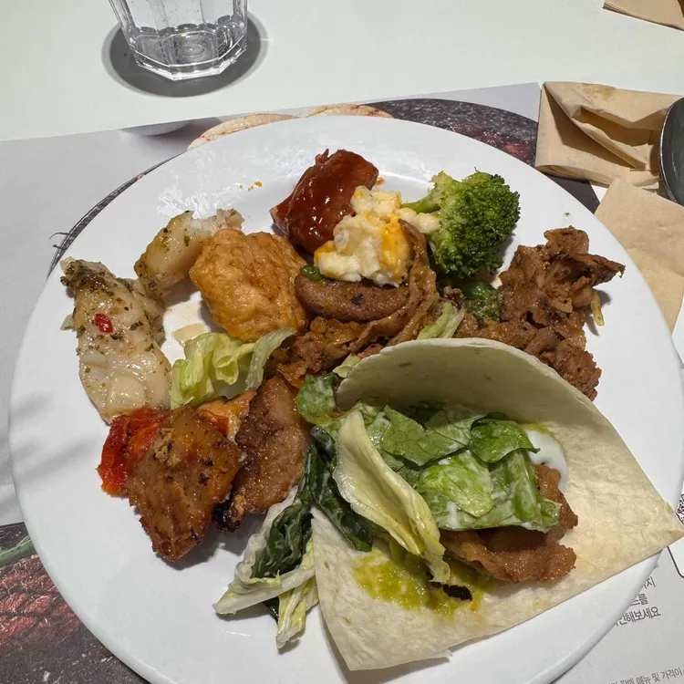 애슐리퀸즈 사진