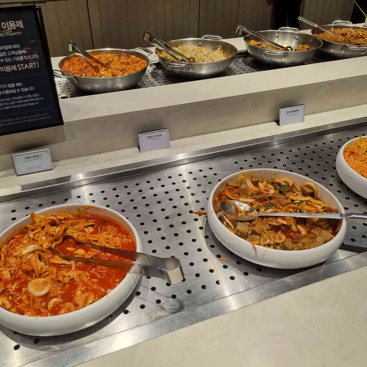 애슐리 퀸즈 사진