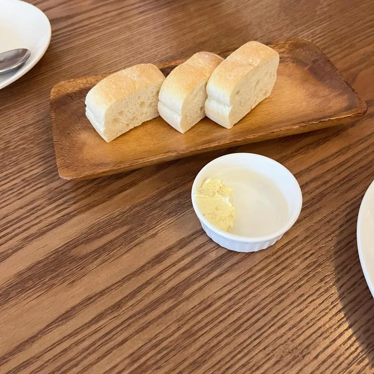 아리비스트로 대표 사진