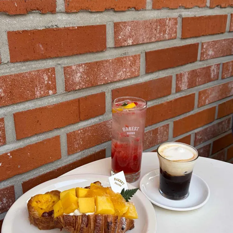 베이커스트 브라운 사진