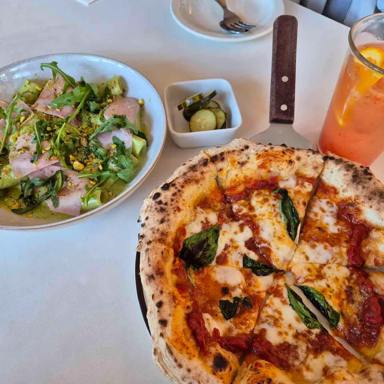 위클리 테이블 사진