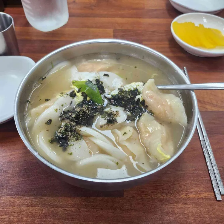 시골떡만두국 (9~3월)