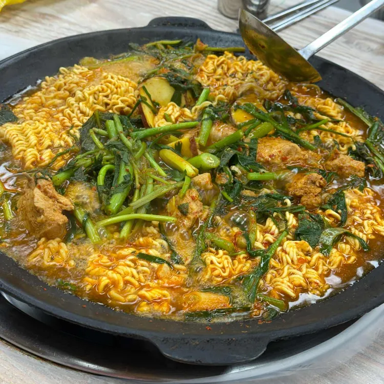 텃밭에노는닭 사진