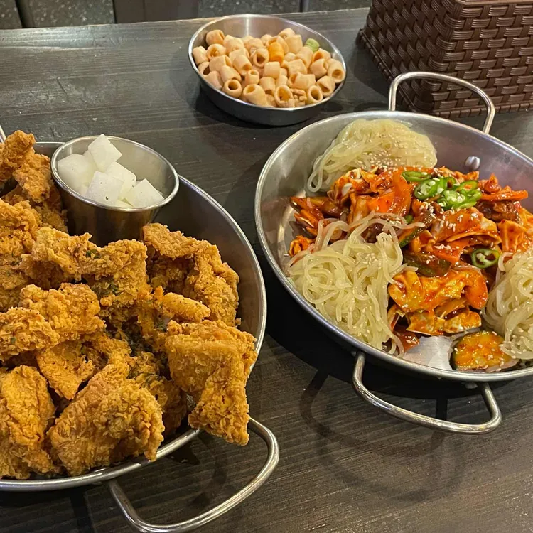 울면서 깐 양파튀김