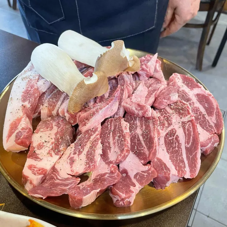 이베리코목살솥밥