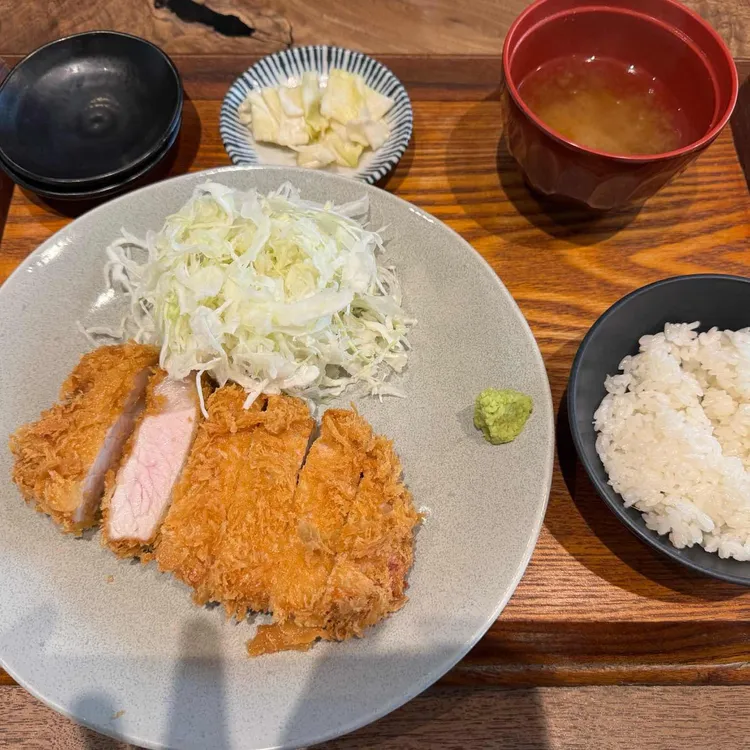 카츠 바이 콘반 사진